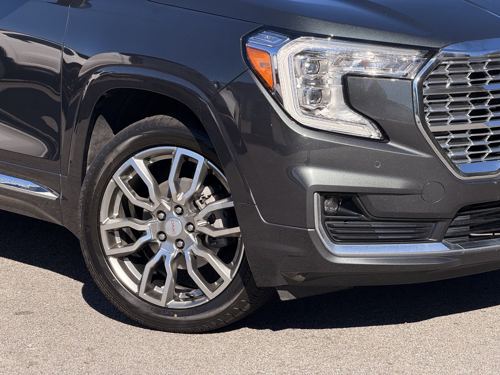 Used 2022 GMC Terrain Denali AWD/4WD image 3
