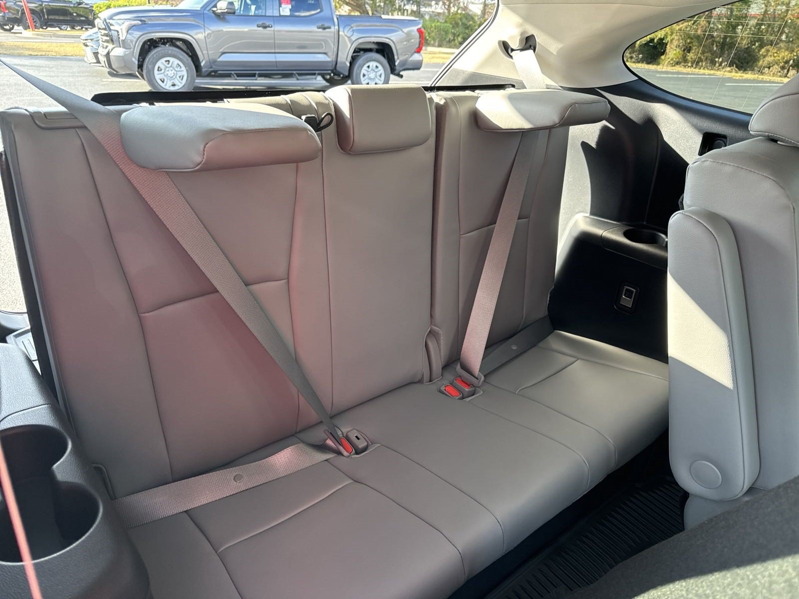 New 2025 Toyota Highlander XLE FWD image 33