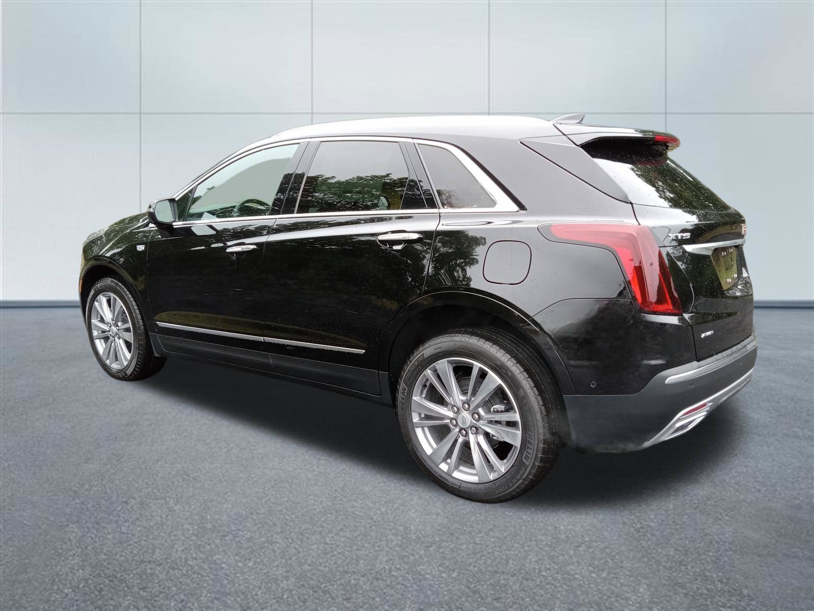New 2026 Cadillac XT5 Premium Luxury AWD/4WD image 3