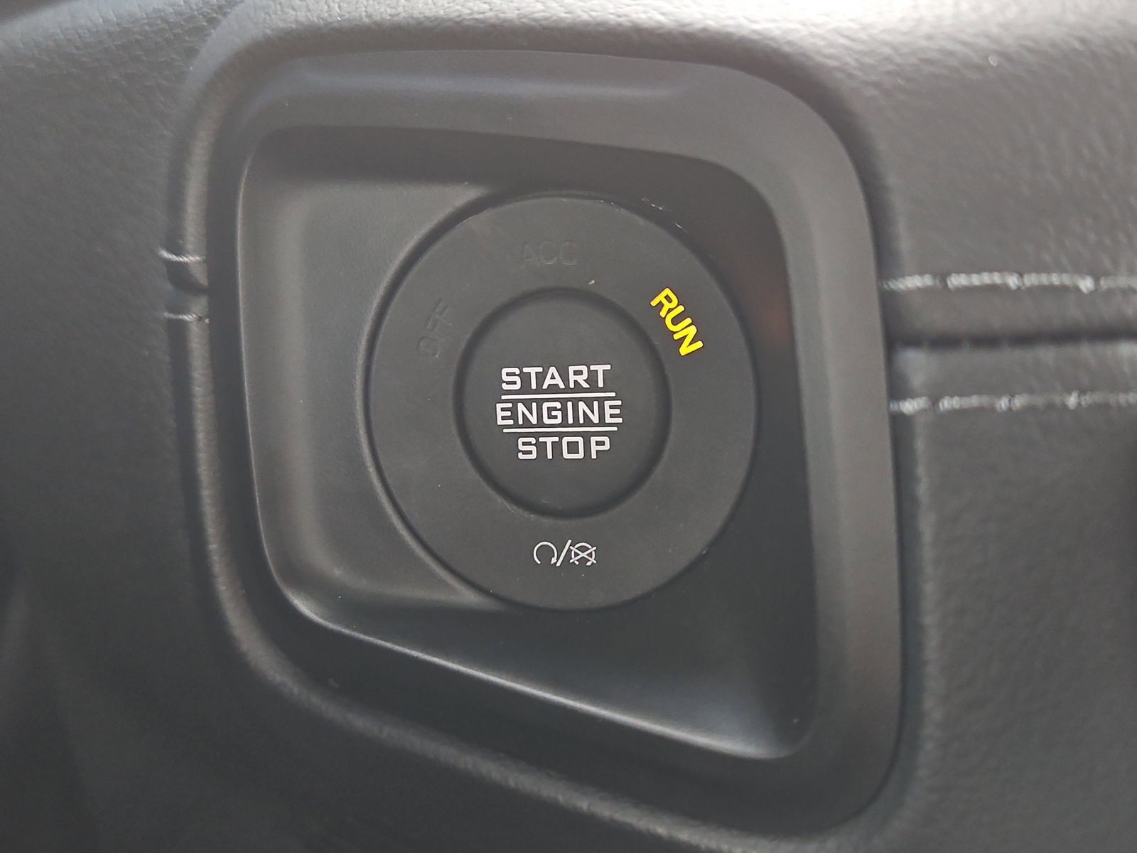Used 2024 Jeep Gladiator Rubicon w/ Safety Group AWD/4WD image 26