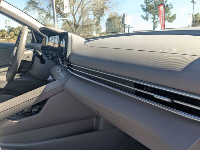 Used 2025 Hyundai Elantra SEL image 36
