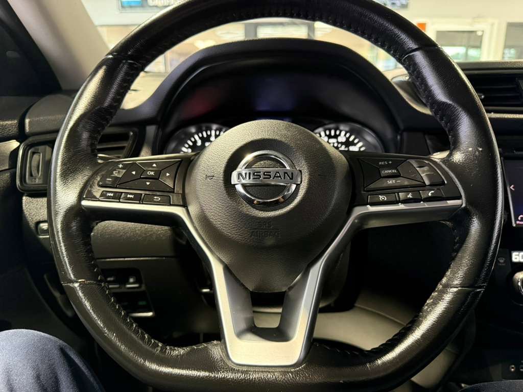 Used 2018 Nissan Rogue SV image 19