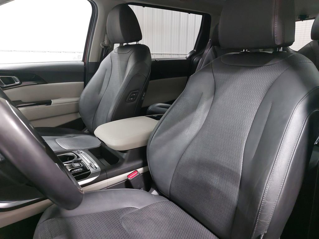 Used 2023 Kia Carnival SX Prestige image 6