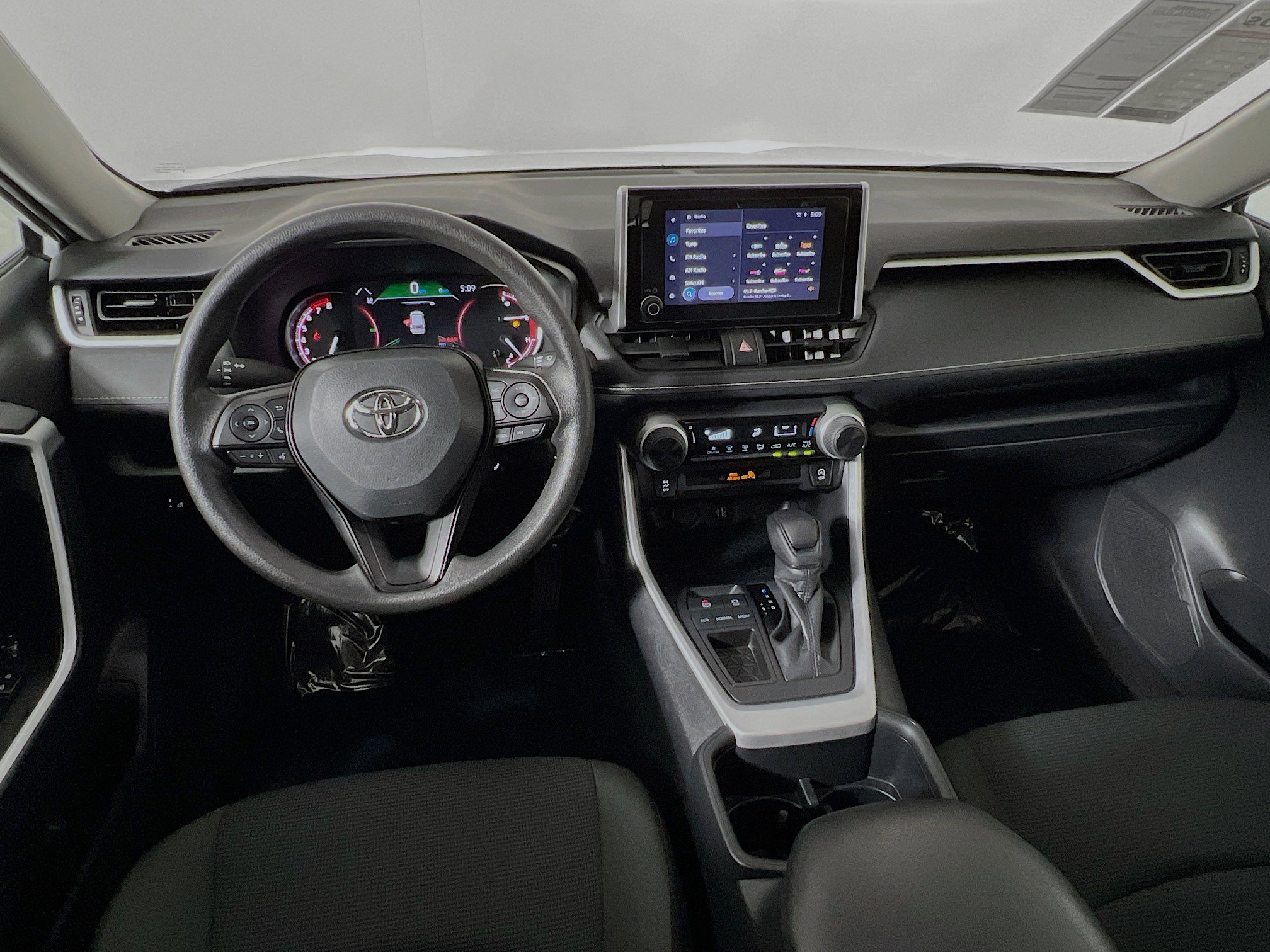 Used 2025 Toyota RAV4 LE image 28