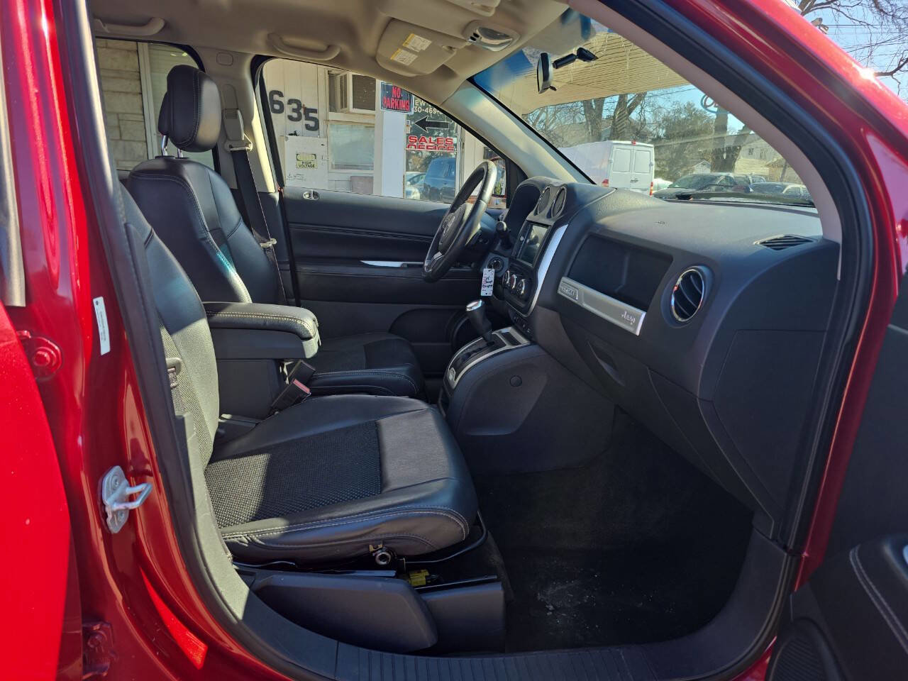 Used 2014 Jeep Compass Latitude FWD image 23