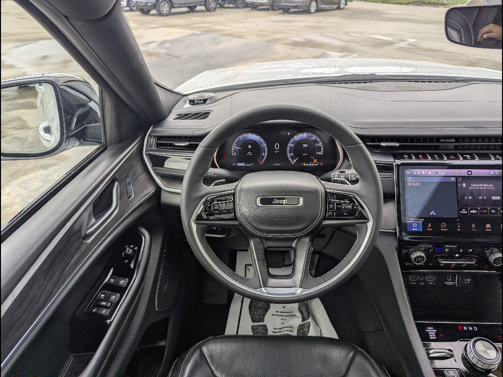 Used 2023 Jeep Grand Cherokee L Overland w/ Rear Seat Video Group I AWD/4WD image 3