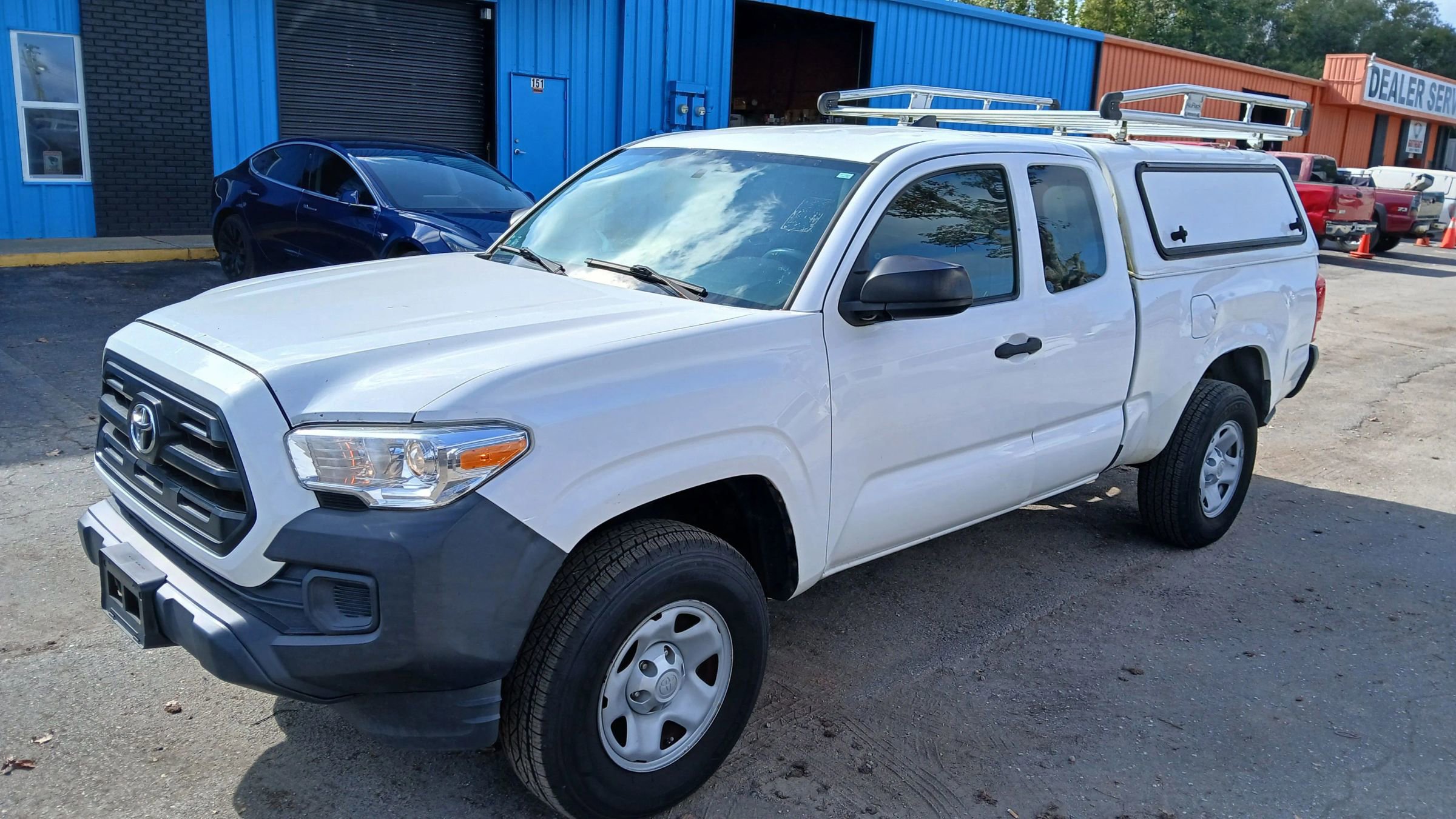 Used 2016 Toyota Tacoma SR RWD image 2