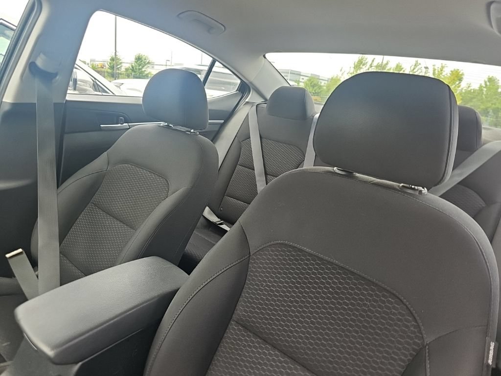 Used 2019 Hyundai Elantra SE w/ Cargo Package FWD image 9