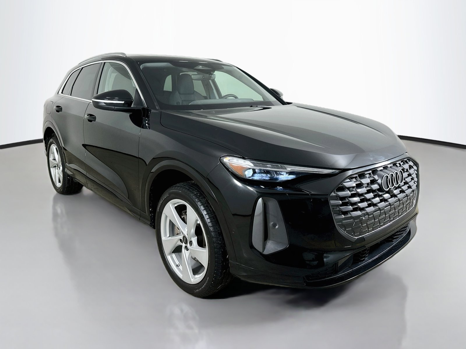 Certified 2025 Audi Q5 Premium AWD/4WD image 3