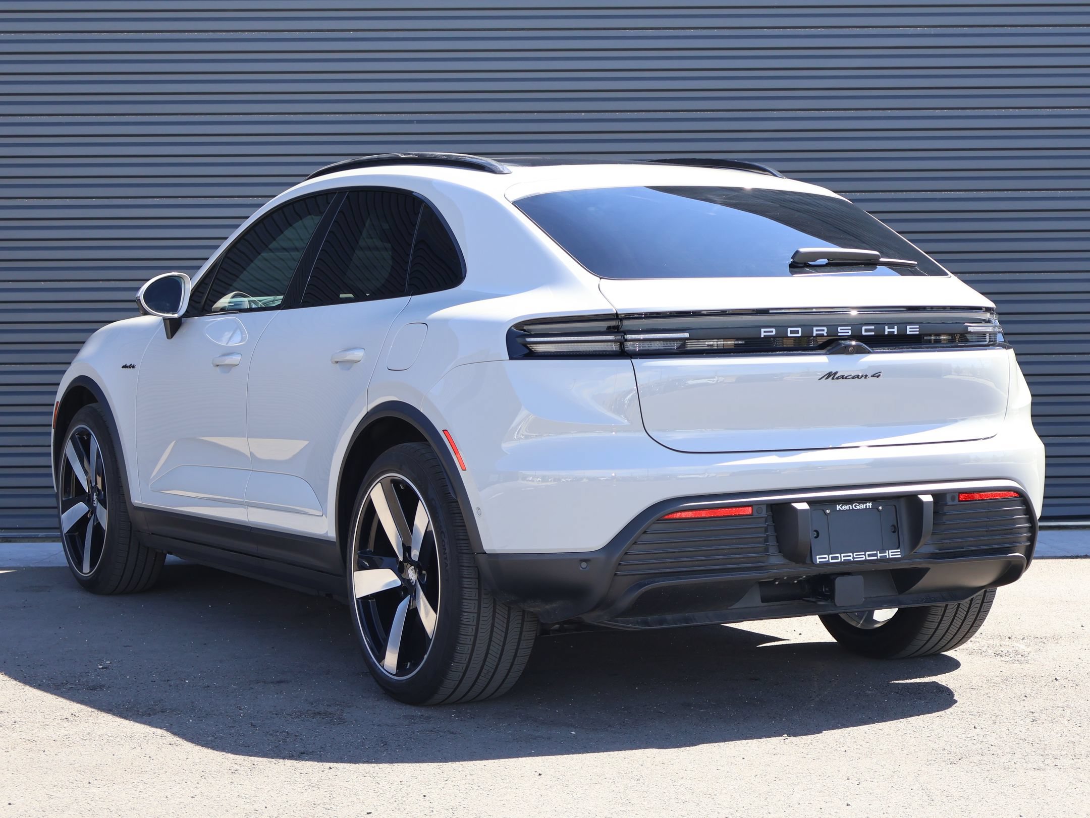 Certified 2026 Porsche Macan 4 Electric AWD/4WD image 3