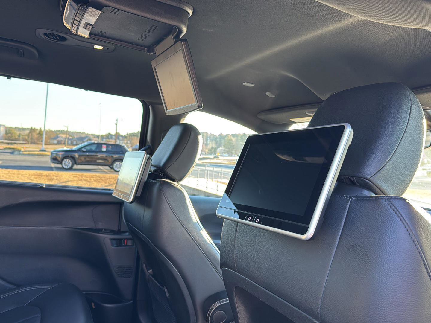 Used 2020 Chrysler Pacifica Touring-L w/ S Appearance Package image 13