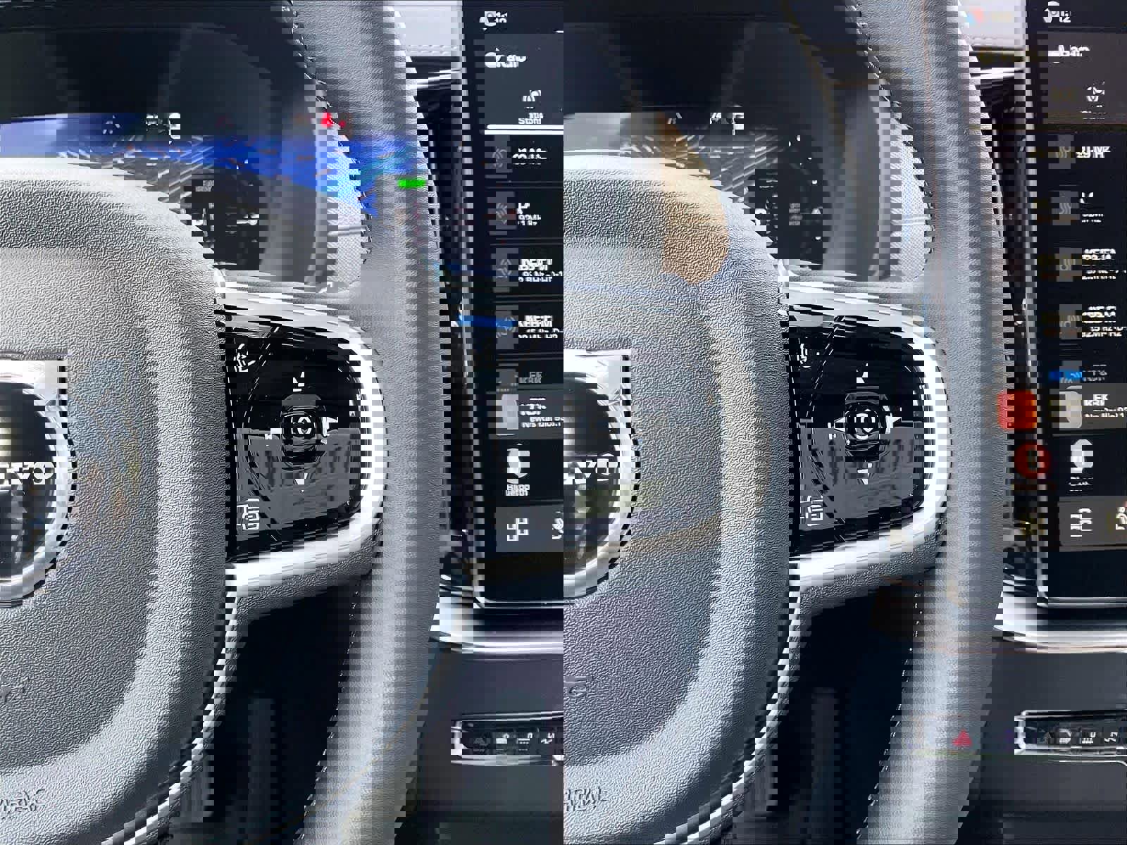 New 2026 Volvo XC90 T8 Plus w/ Protection Package Premier image 18