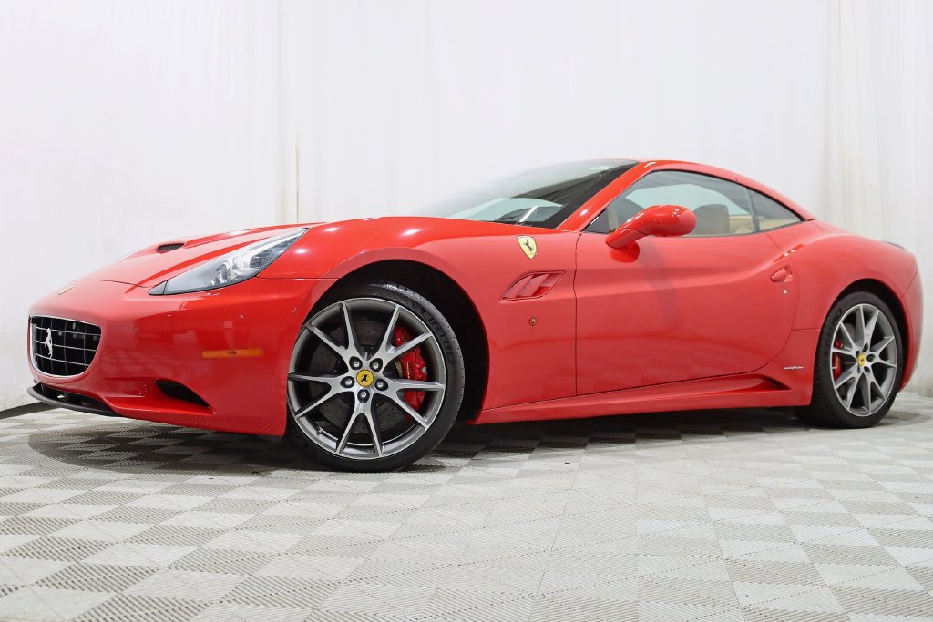 Used 2012 Ferrari California RWD image 2