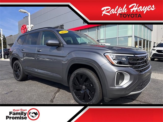 Used 2024 Volkswagen Atlas SE w/ Black Wheel Package image 1