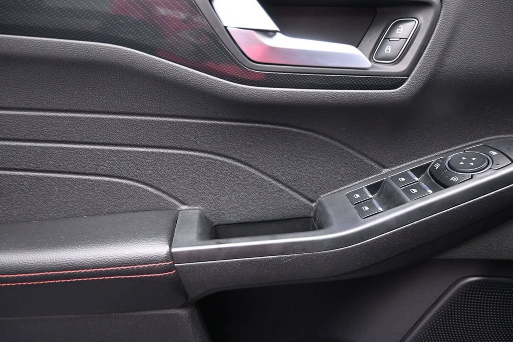 Used 2025 Ford Escape ST-Line FWD image 18