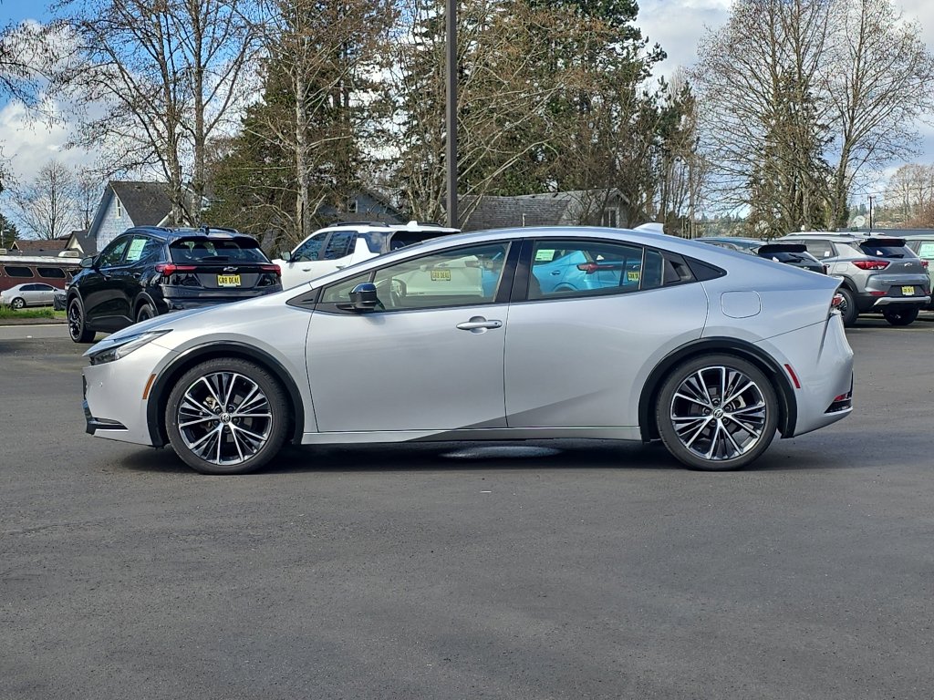 Used 2023 Toyota Prius XLE image 6