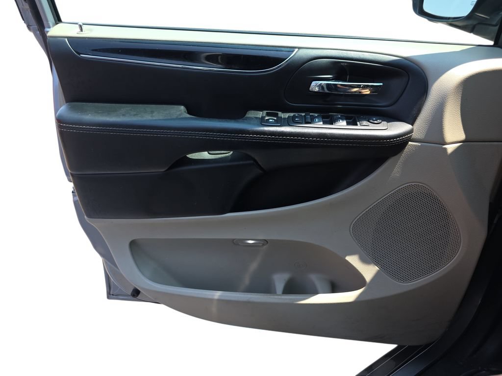 Used 2019 Dodge Grand Caravan SXT FWD image 26