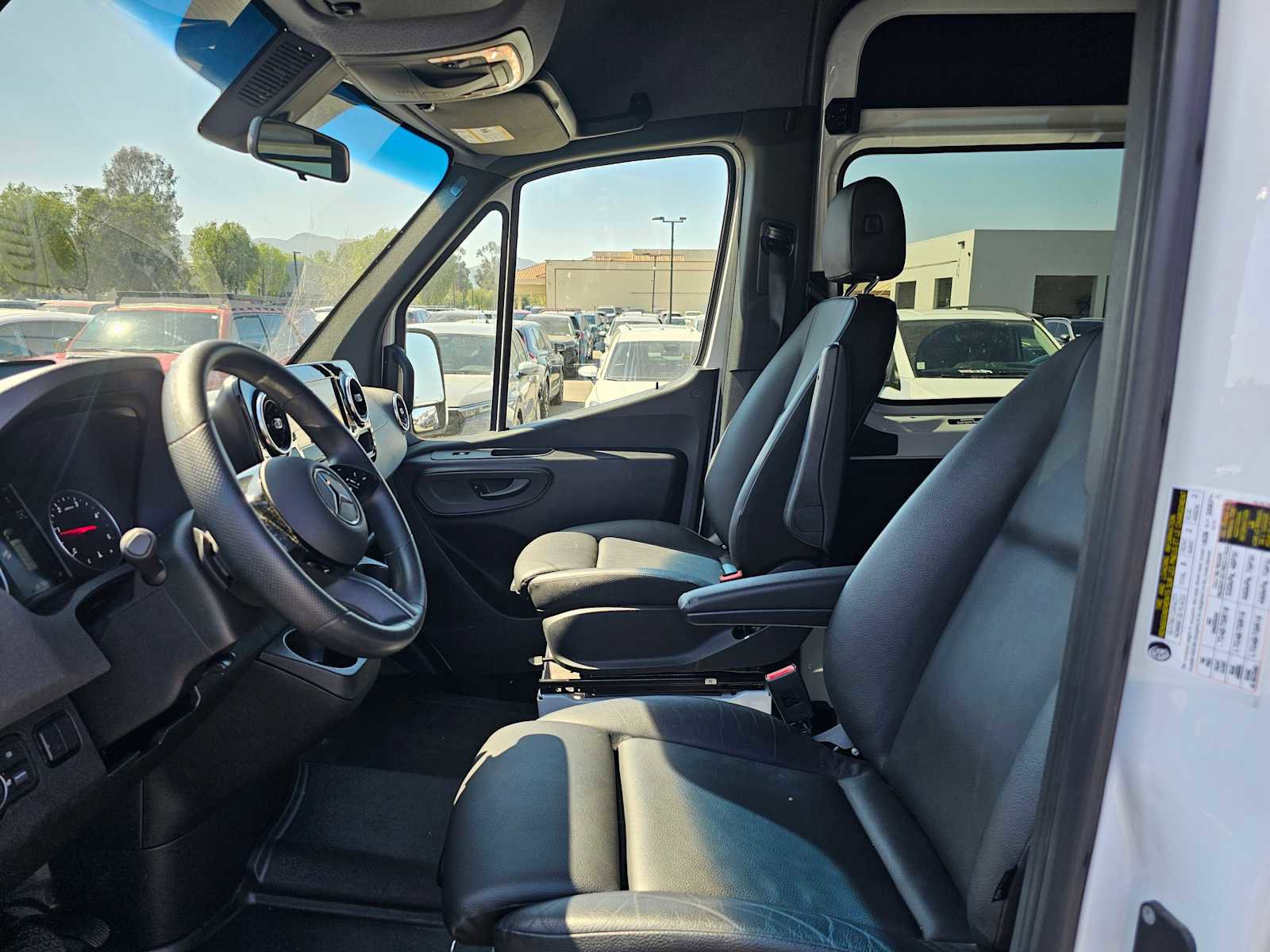 Used 2025 Mercedes-Benz Sprinter 2500 image 21