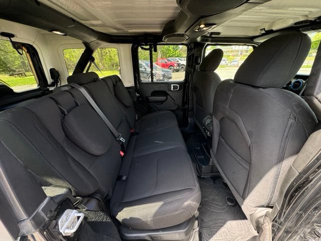 Used 2023 Jeep Wrangler Unlimited w/ Cold Weather Group AWD/4WD image 9