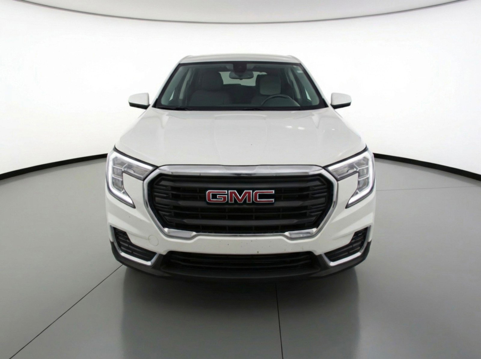Used 2024 GMC Terrain SLE image 2