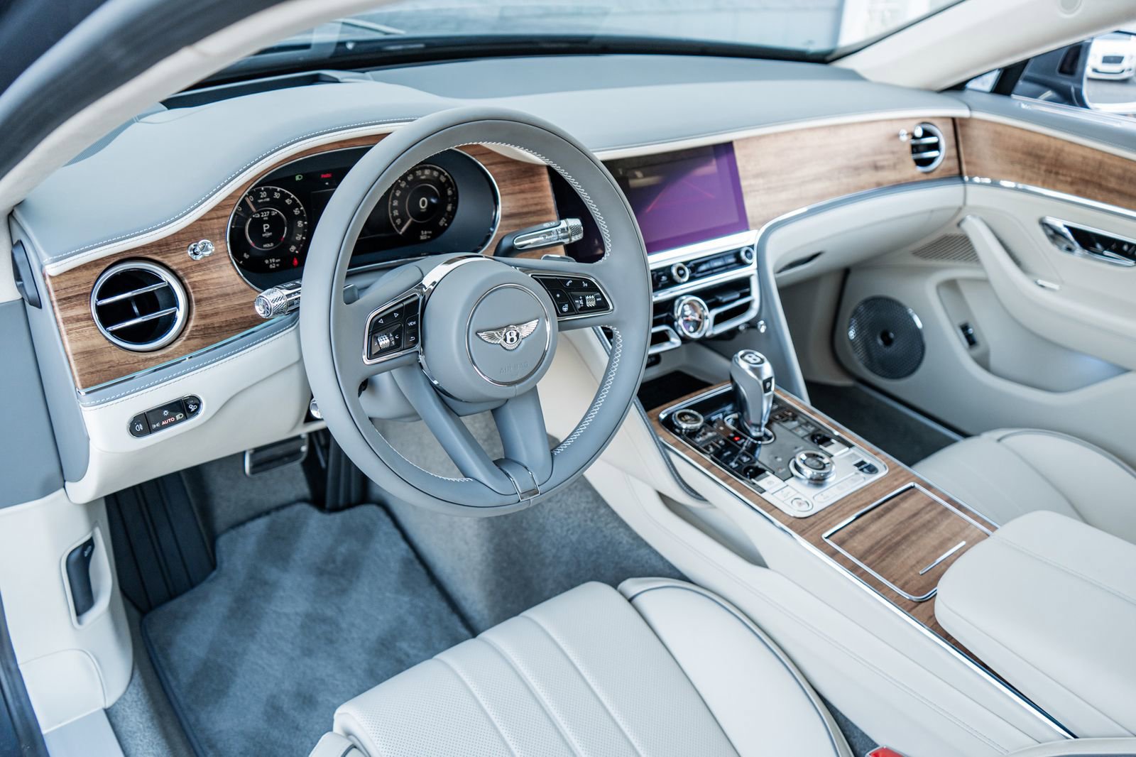 Certified 2026 Bentley Flying Spur Plug-In Hybrid image 24