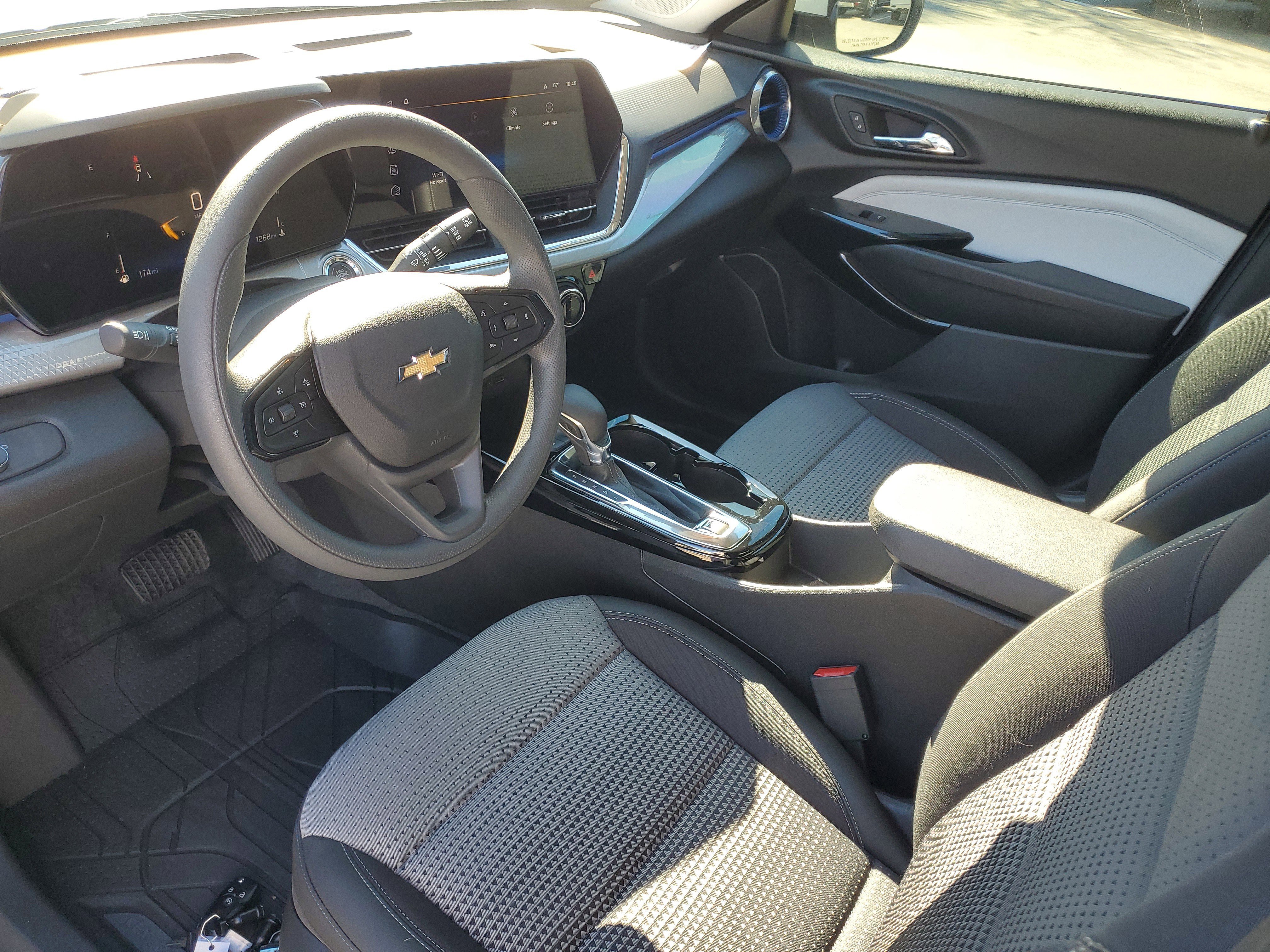 Used 2025 Chevrolet Trax LT image 20