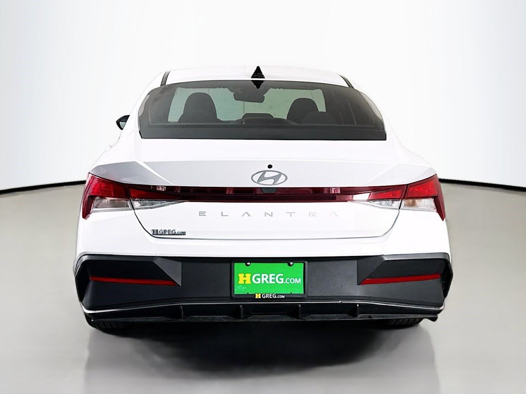 Used 2025 Hyundai Elantra SE FWD image 8