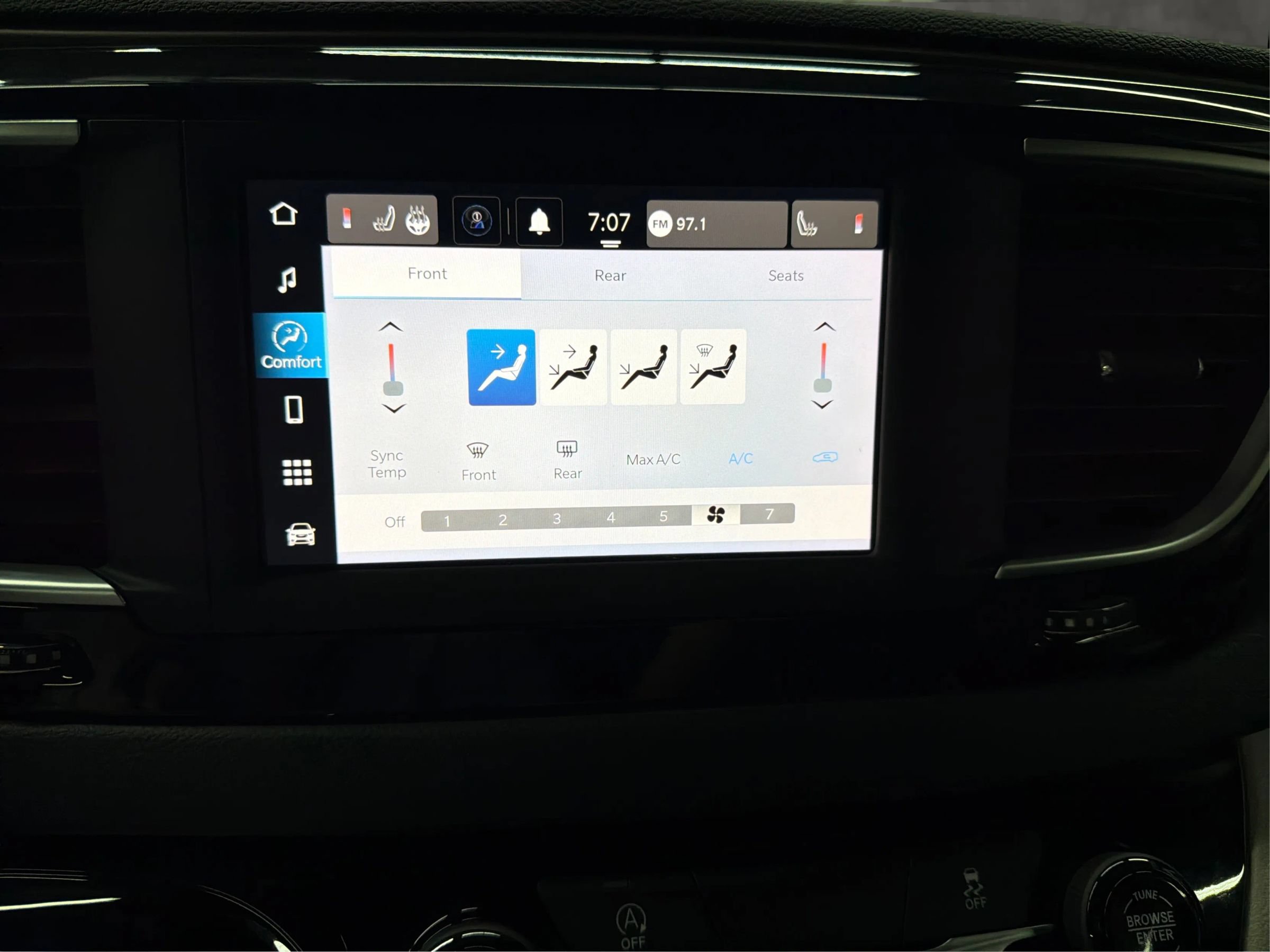 Used 2023 Chrysler Voyager LX FWD image 21