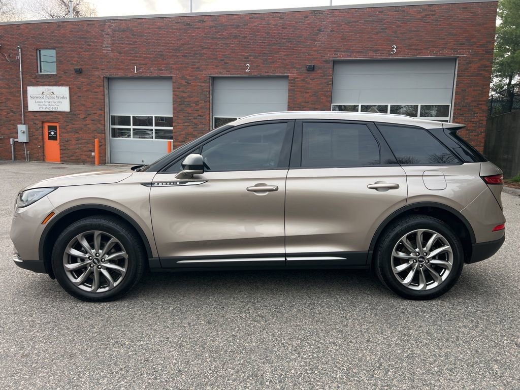 Used 2021 Lincoln Corsair AWD w/ Premium Package image 2