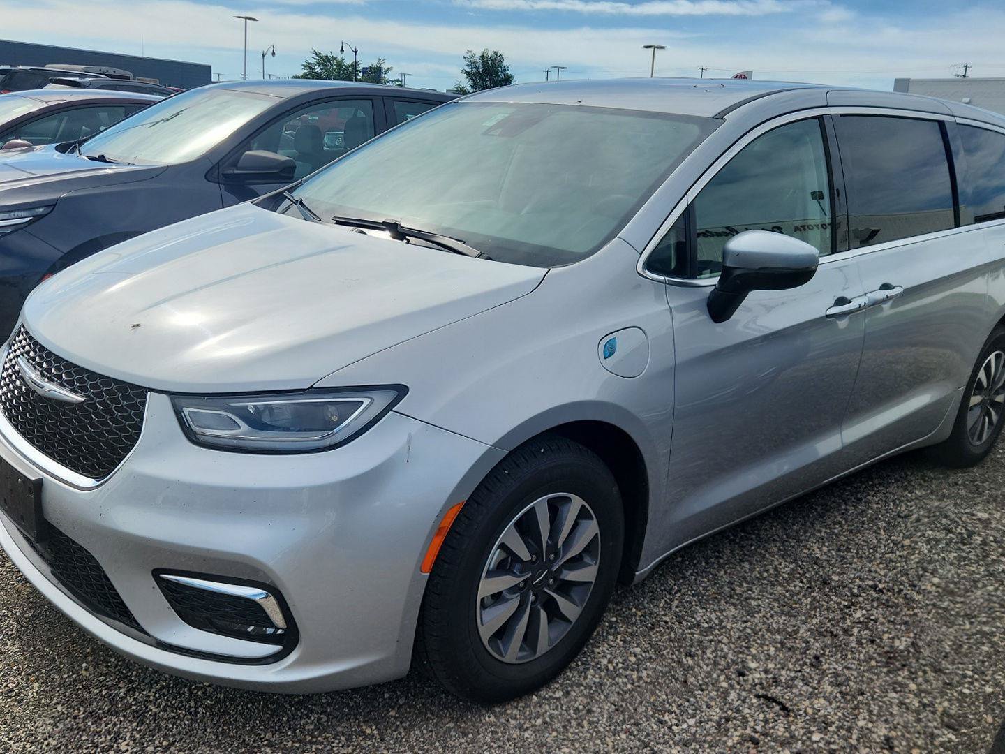 Used 2023 Chrysler Pacifica Touring-L FWD image 8
