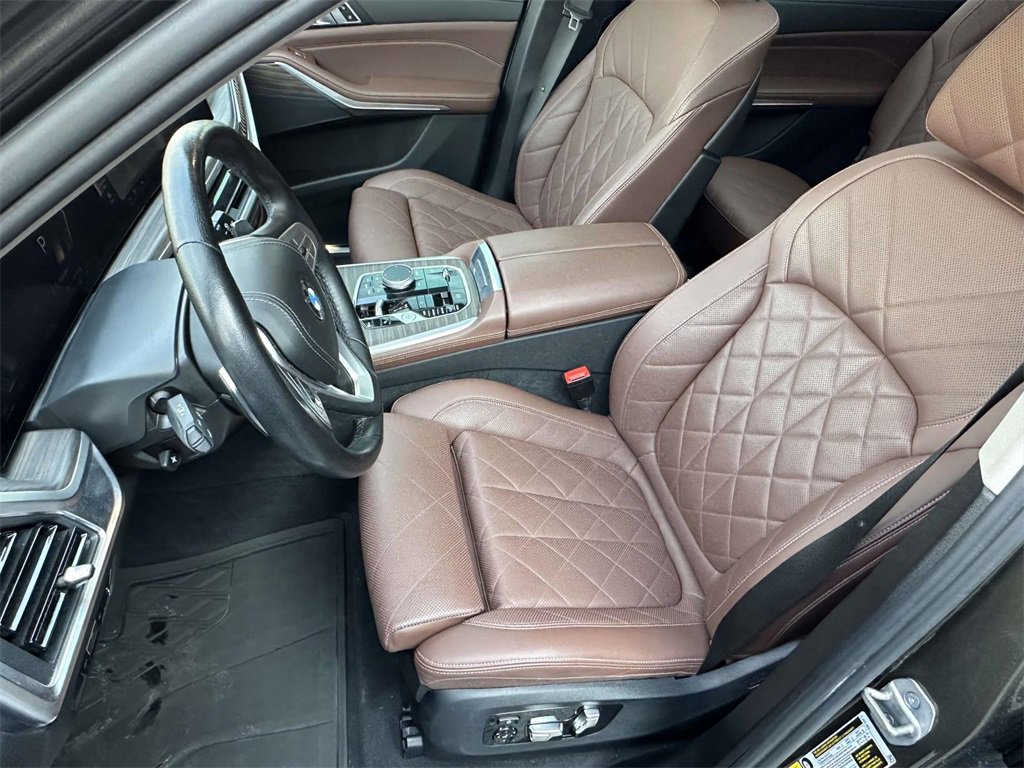 Used 2023 BMW X7 xDrive40i w/ Parking Assistance Package image 11