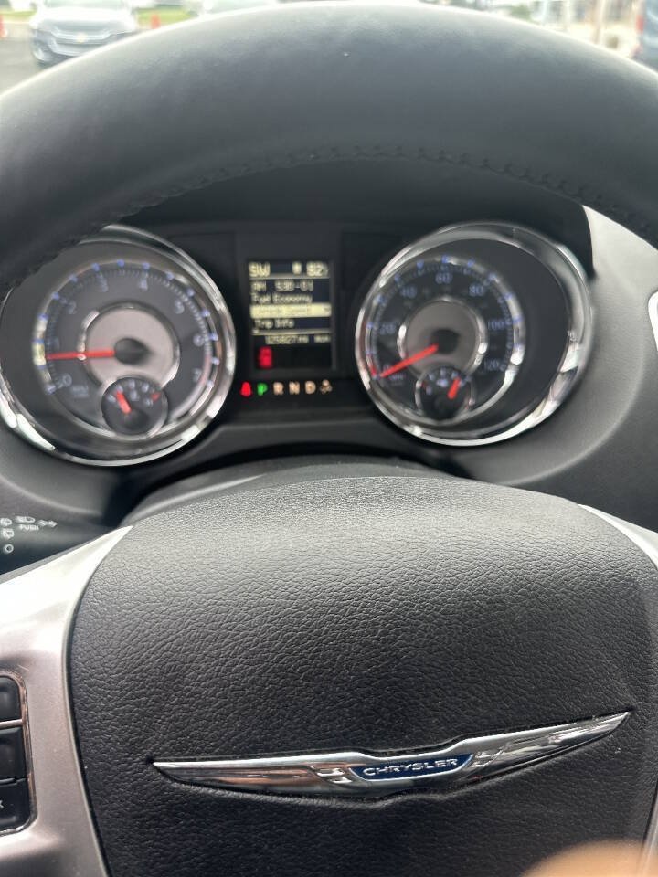 Used 2016 Chrysler Town & Country Touring-L w/ Driver Convenience Group FWD image 8