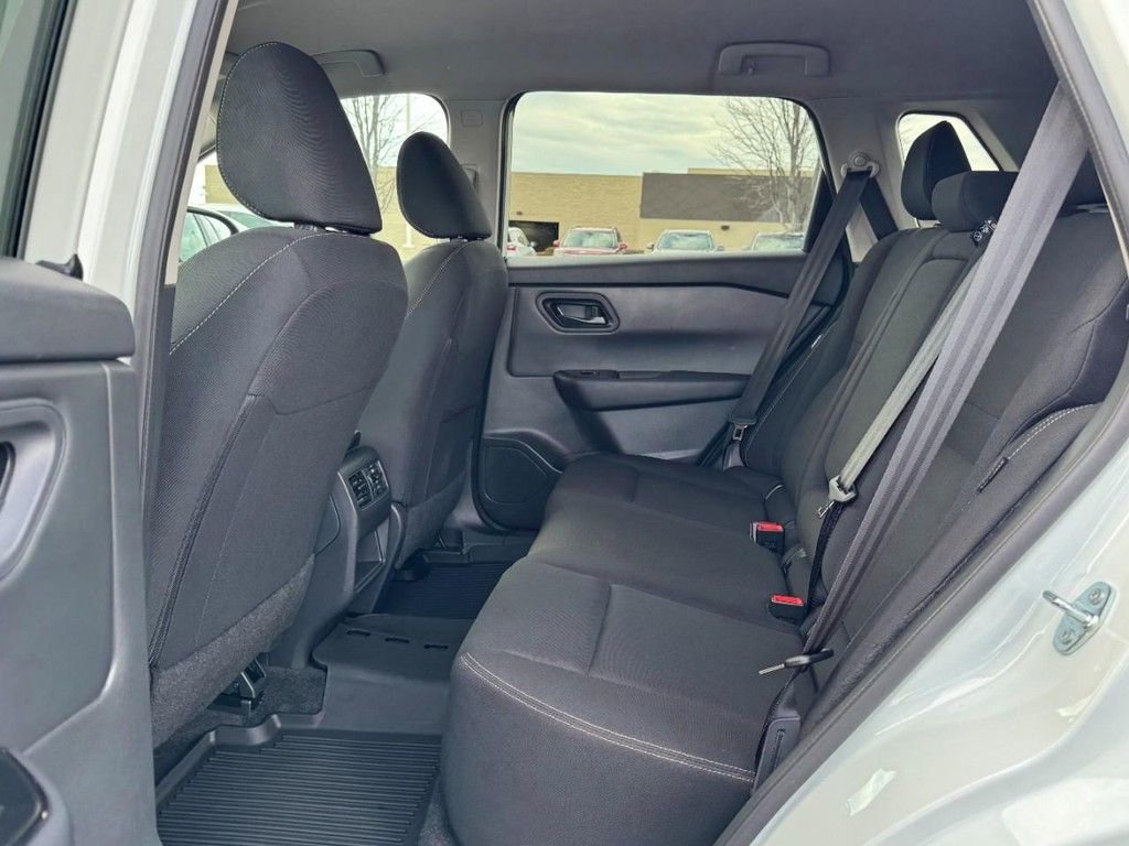 Used 2025 Nissan Rogue S image 10