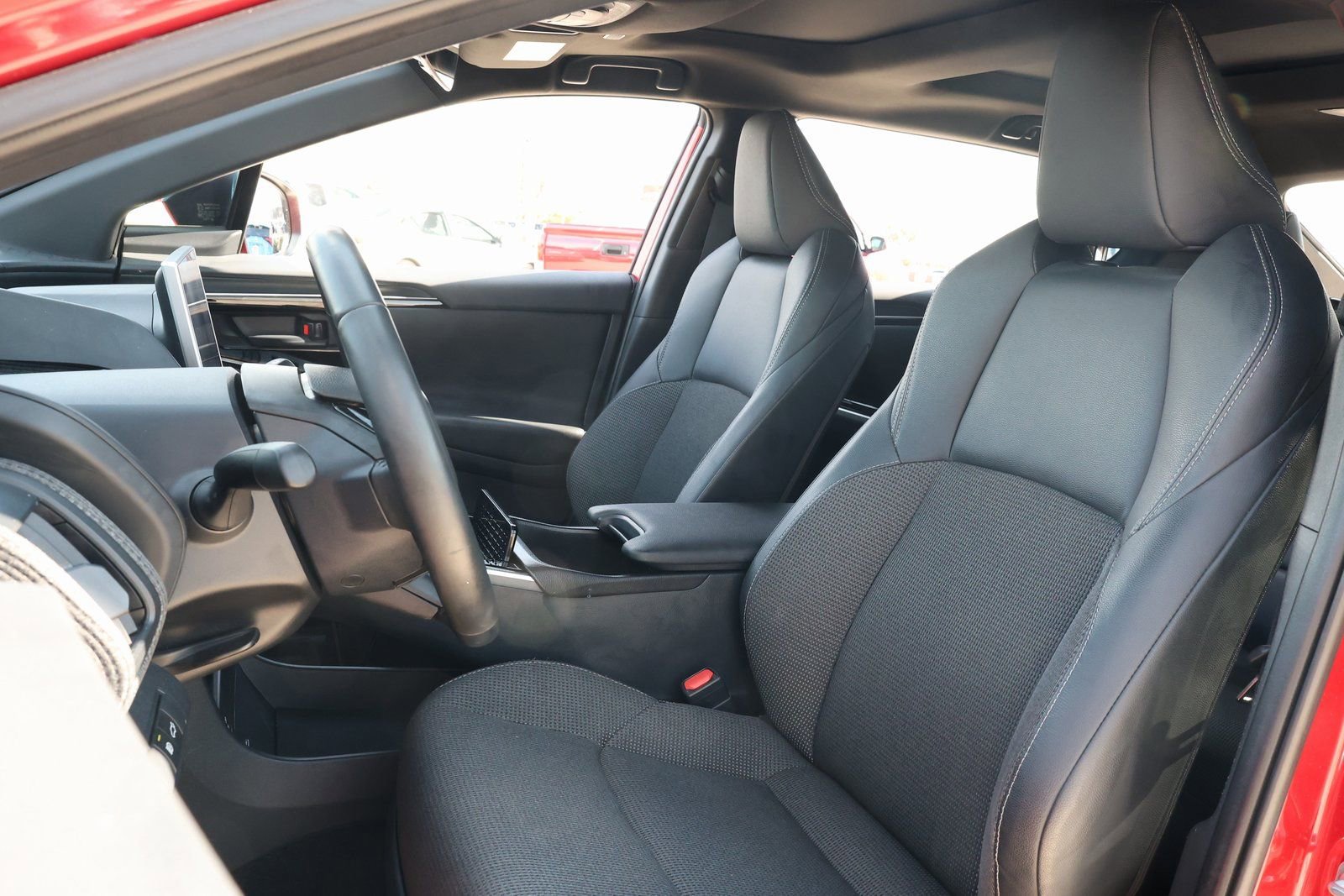 Used 2024 Toyota bZ4X XLE w/ Weather Package image 31