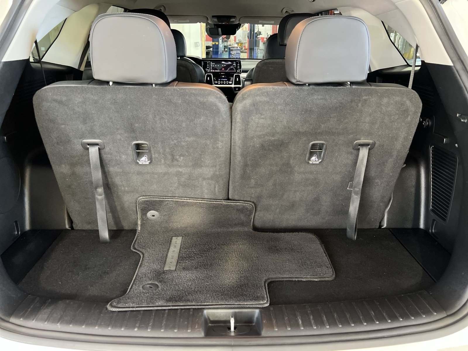 Used 2023 Kia Sorento EX AWD/4WD image 26