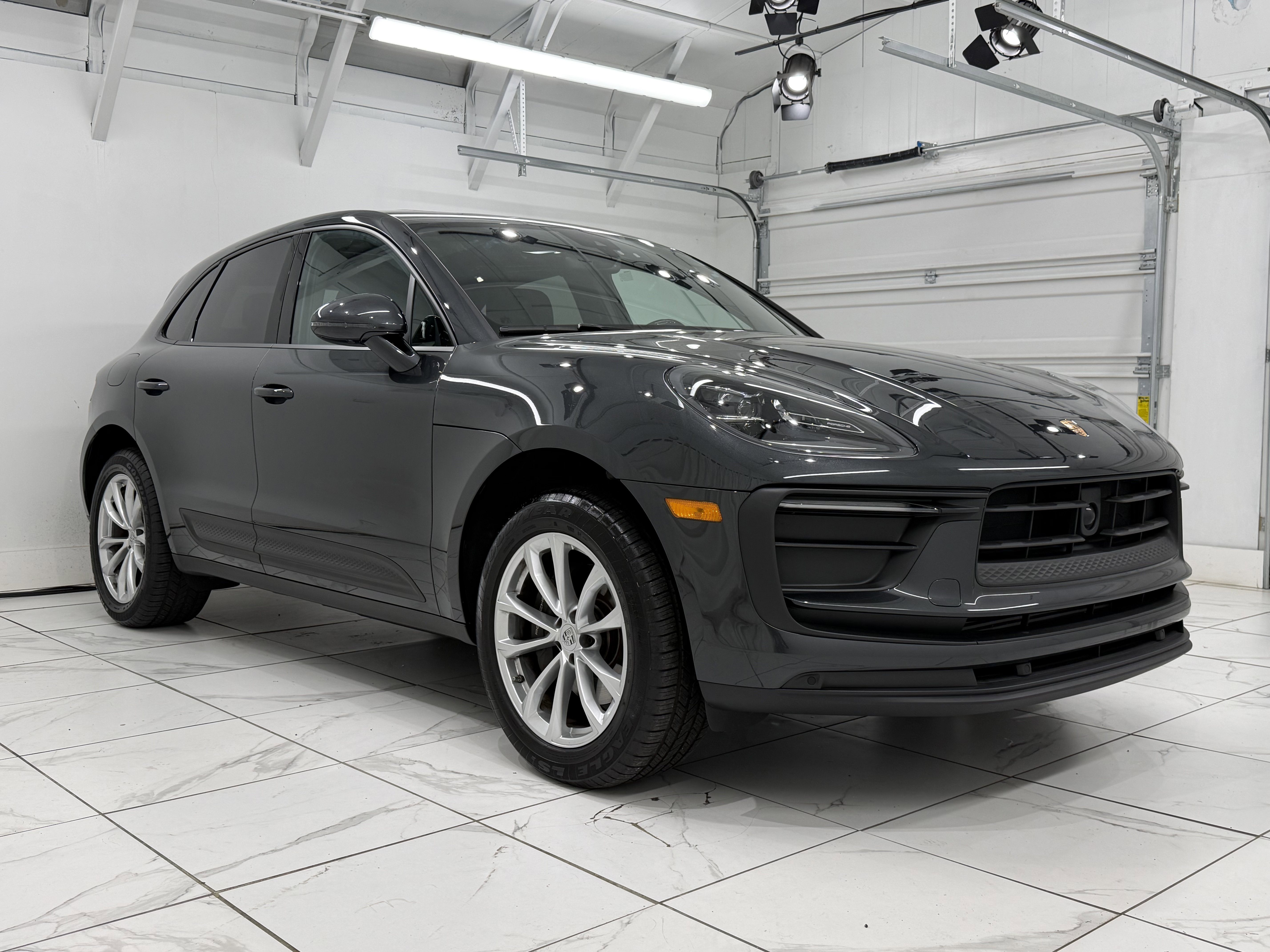 Certified 2025 Porsche Macan image 10