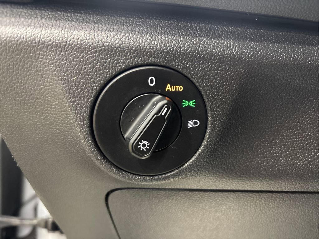 Used 2019 Volkswagen Jetta SE w/ Cold Weather Package image 25