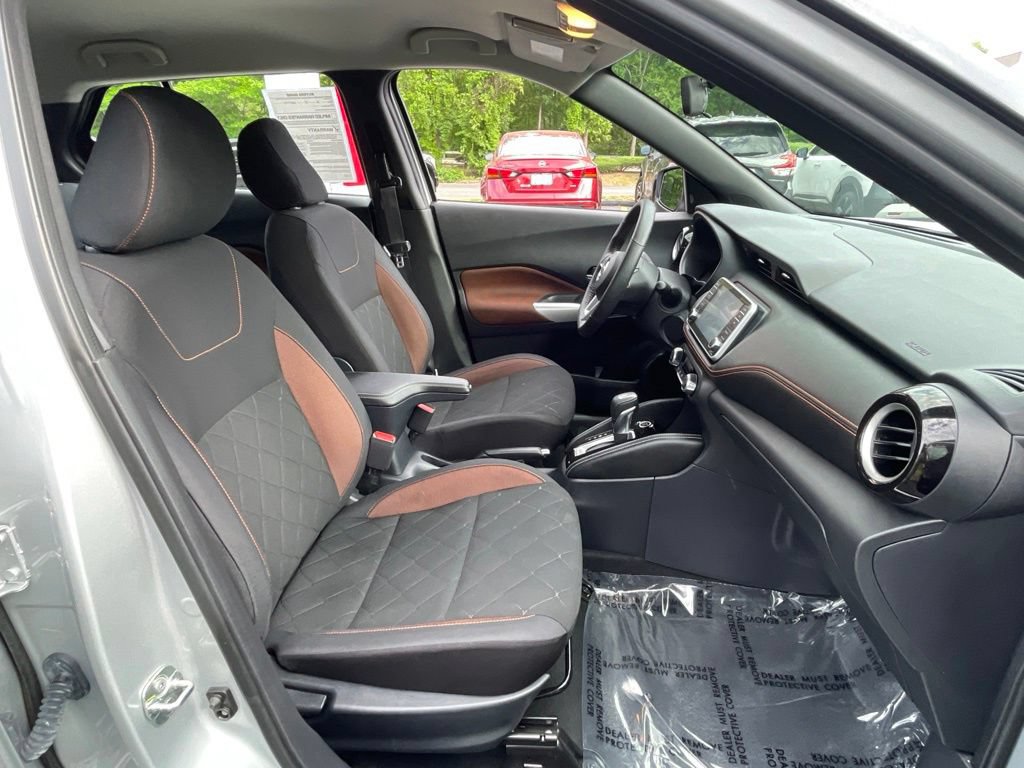Used 2020 Nissan Kicks SR FWD image 16