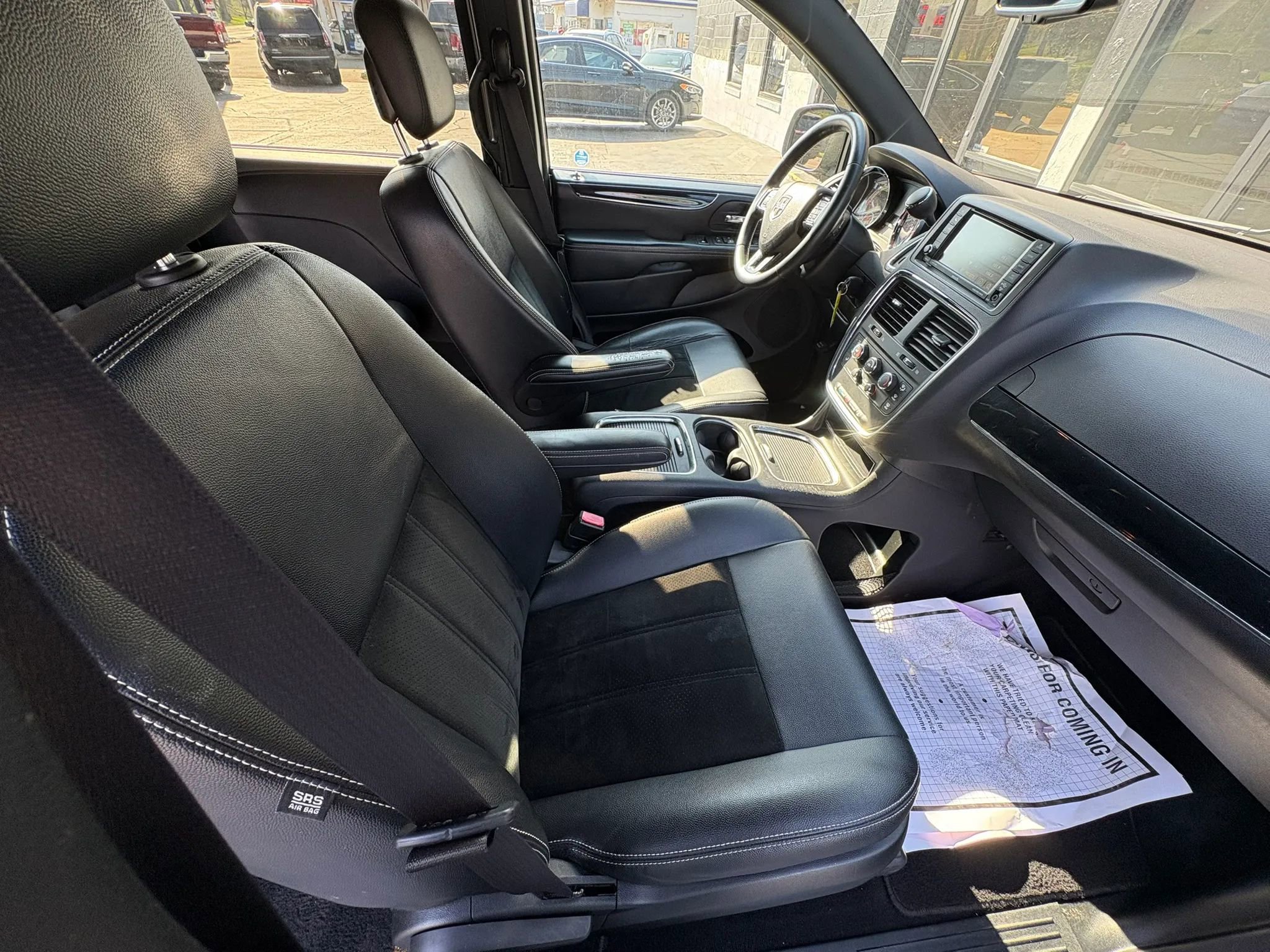 Used 2016 Dodge Grand Caravan SXT FWD image 22