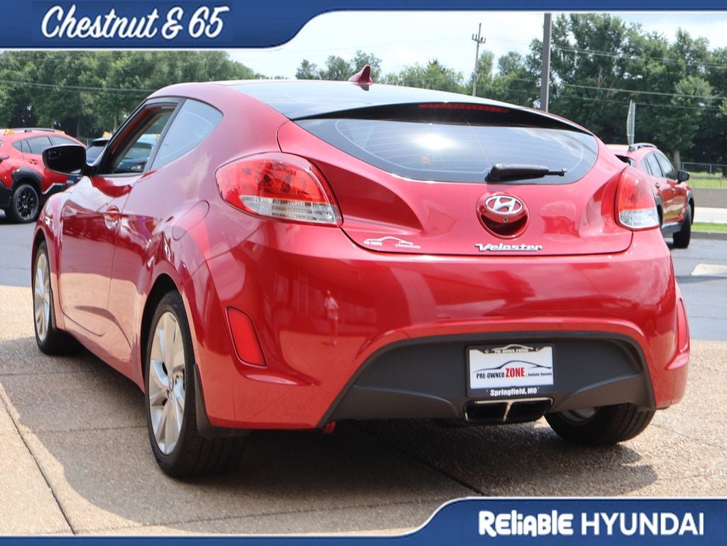 Used 2016 Hyundai Veloster FWD image 4