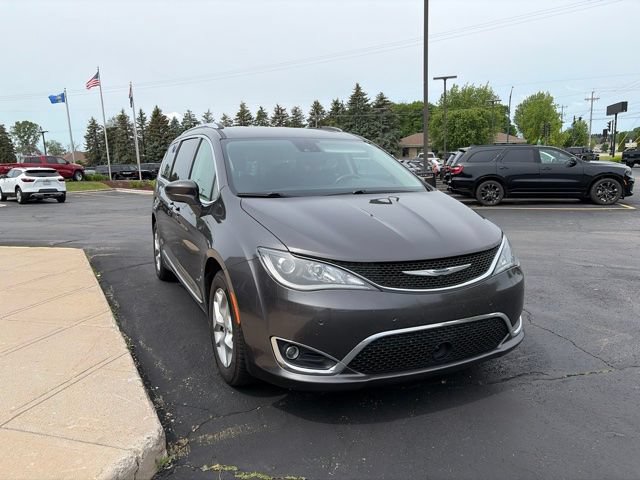 Used 2019 Chrysler Pacifica Touring-L Plus FWD image 2