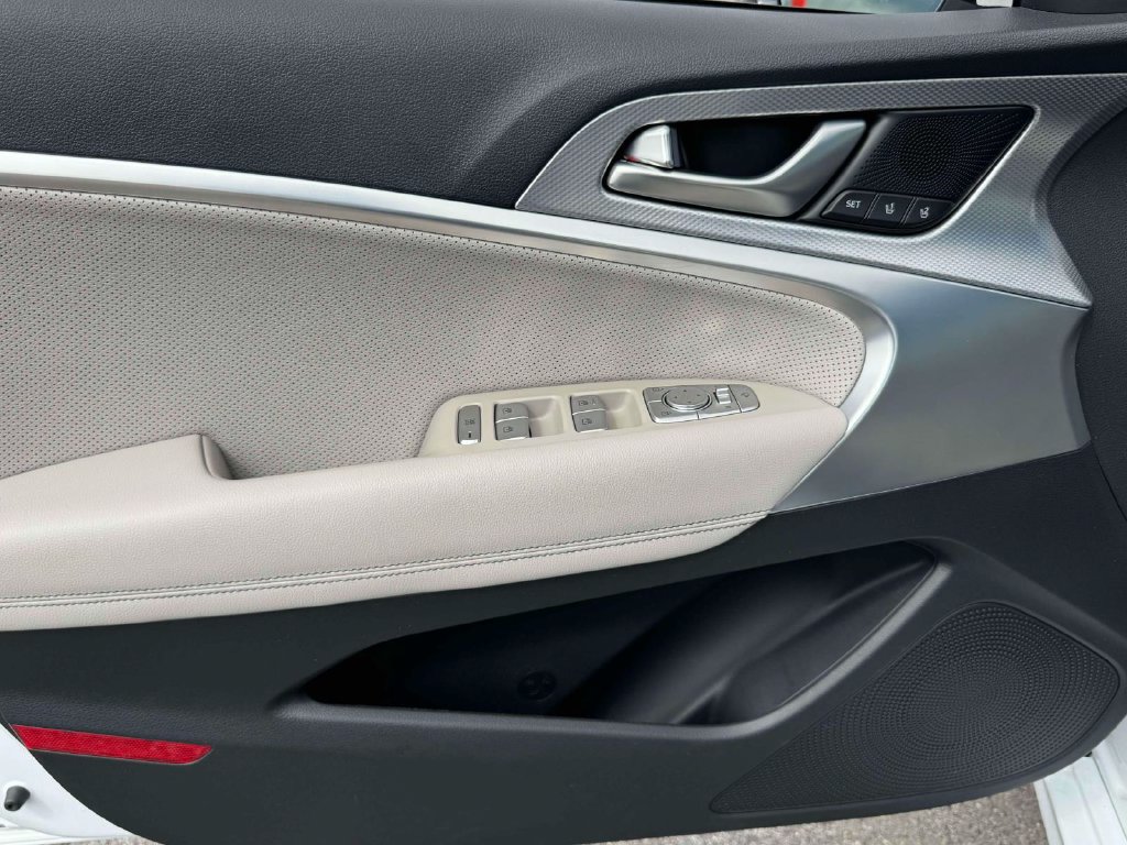 Certified 2023 Genesis G70 3.3T image 16