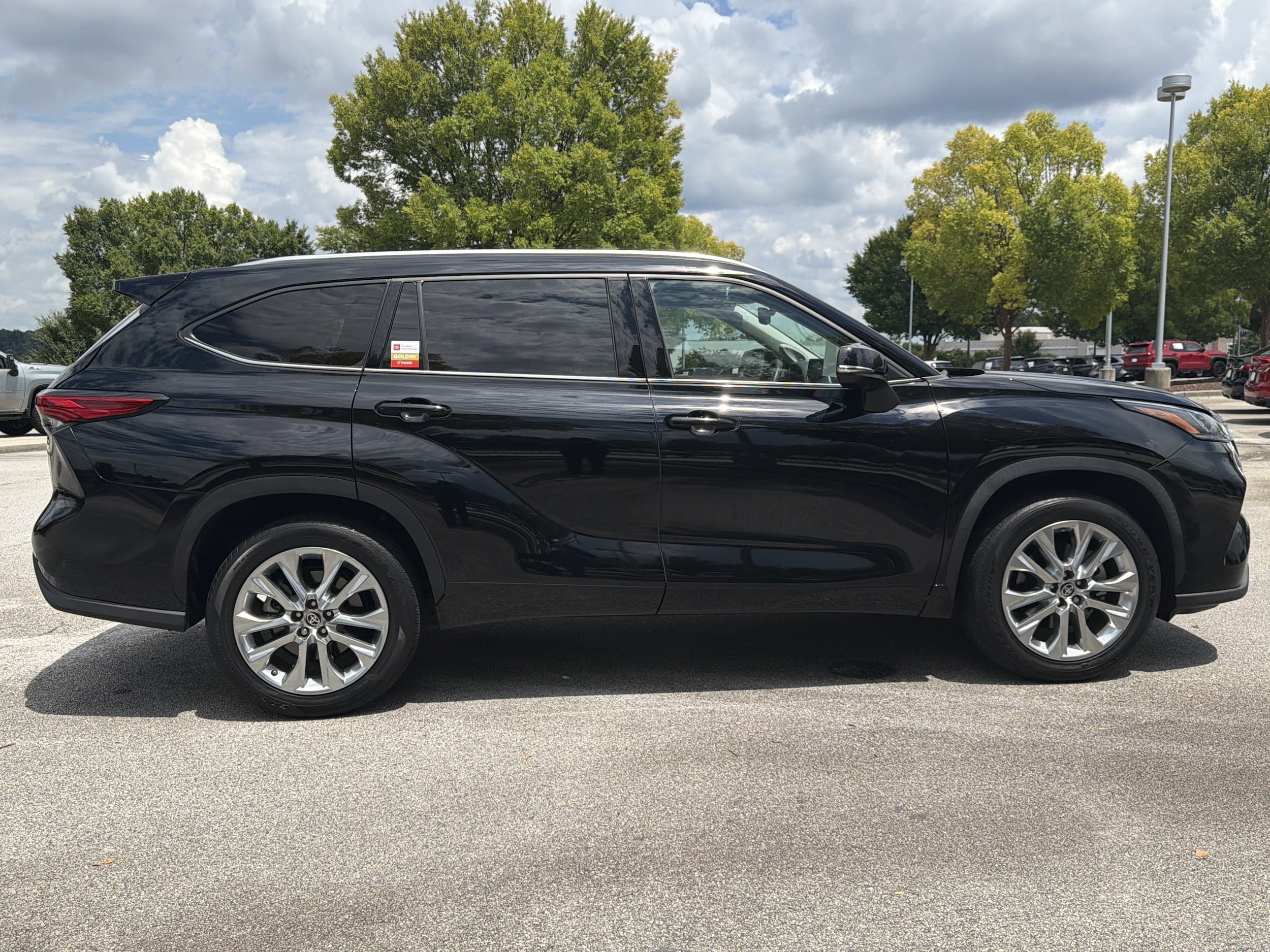 Certified 2021 Toyota Highlander Limited FWD image 29