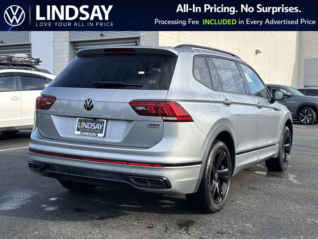 Used 2024 Volkswagen Tiguan SE R-Line AWD/4WD image 3