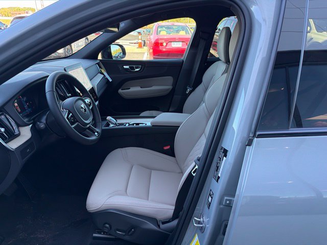 New 2027 Volvo XC60 B5 Core AWD/4WD image 12