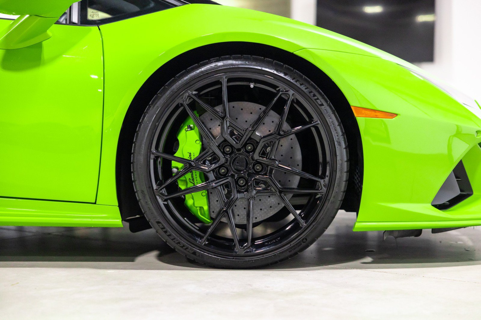 Used 2023 Lamborghini Huracan EVO AWD/4WD image 25