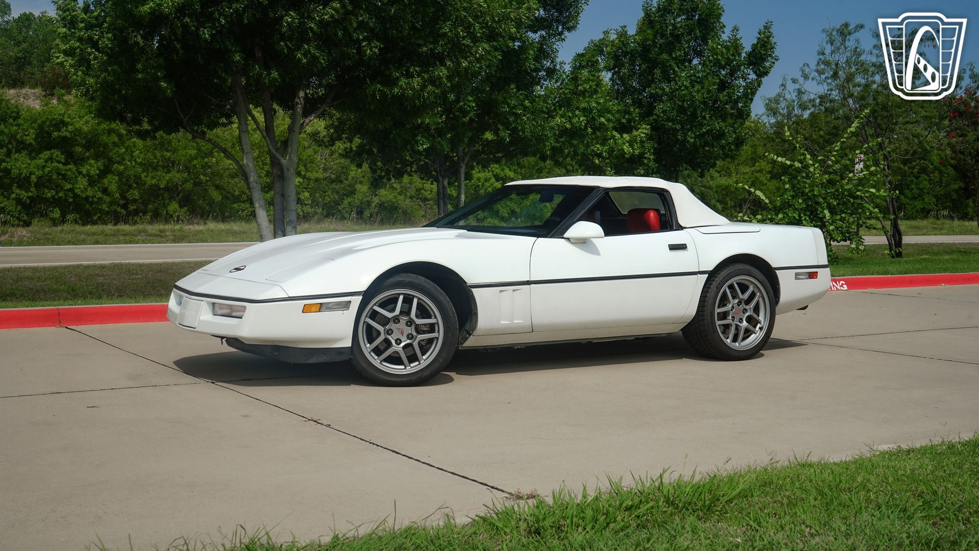 Used 1989 Chevrolet Corvette Convertible image 2
