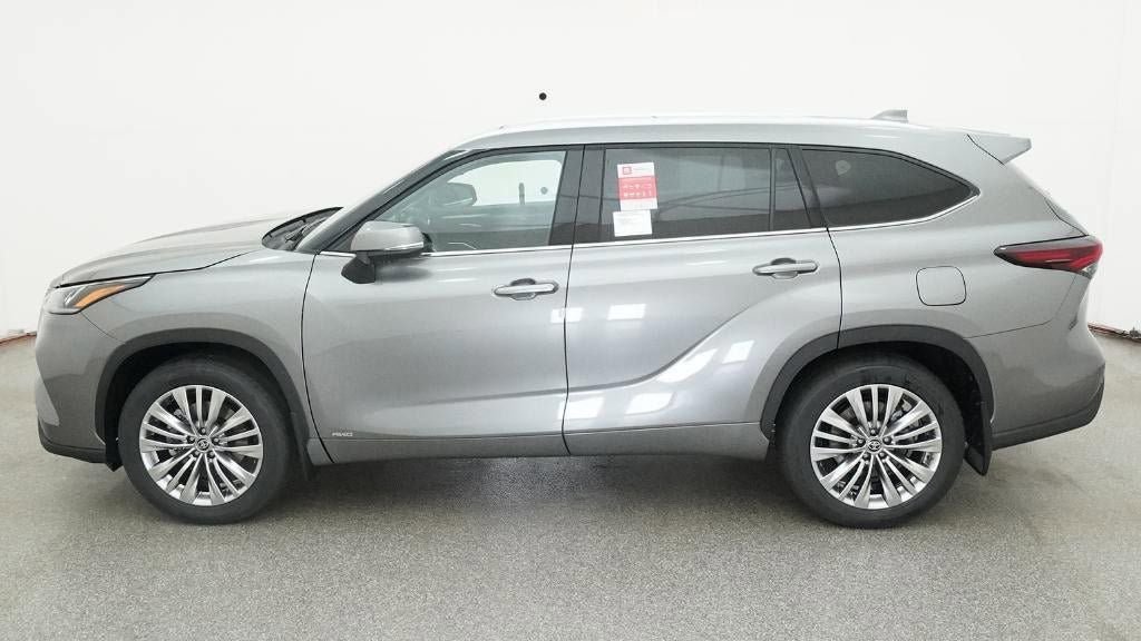 New 2026 Toyota Highlander Platinum AWD/4WD image 3