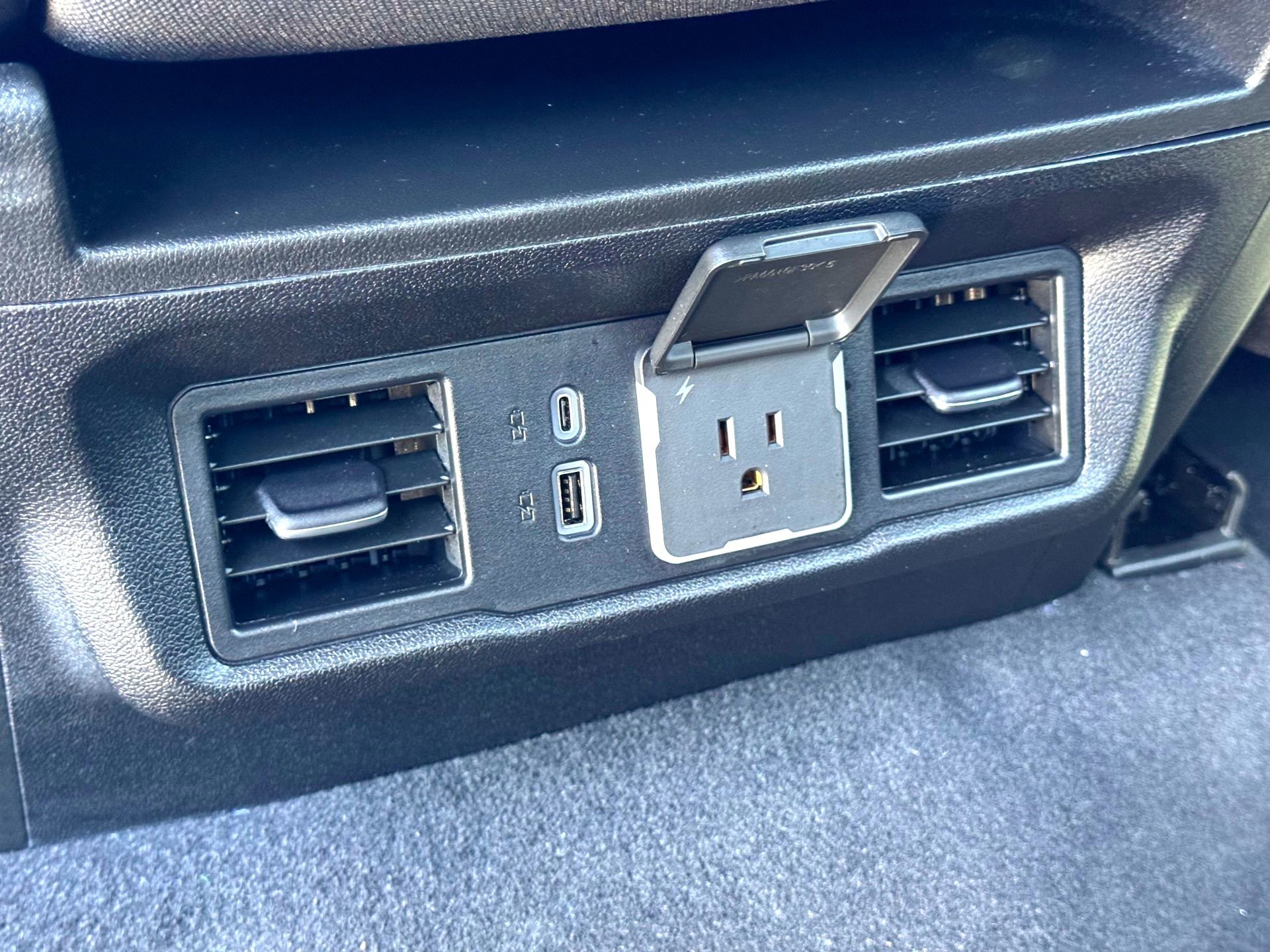 Used 2025 Chevrolet Silverado 2500 LT w/ Convenience Package AWD/4WD image 19