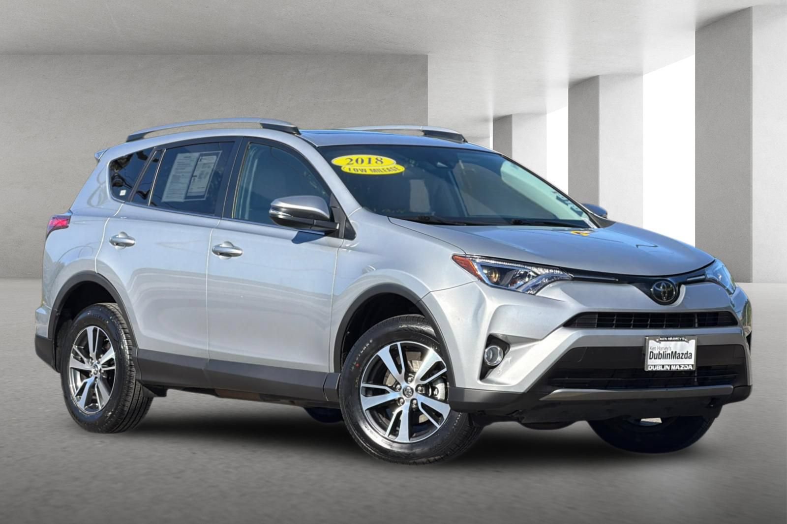 Used 2018 Toyota RAV4 XLE FWD image 2